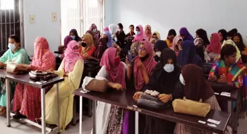 ১৯ মাস পর সশরীরে শ্রেণিকক্ষে রাবি শিক্ষার্থীরা