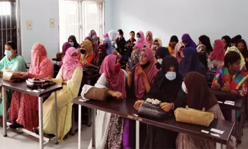 ১৯ মাস পর সশরীরে শ্রেণিকক্ষে রাবি শিক্ষার্থীরা