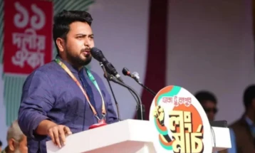 হেলিকপ্টারে পালাবেন নাকি সম্মানের সঙ্গে পদত্যাগ করবেন: তারেক রহমানকে নাহিদ ইসলাম