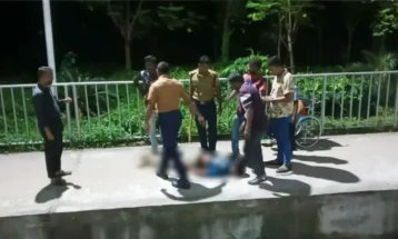 রাবি ছাত্রকে মারধরের জেরে রেলস্টেশনে ভাঙচুর, বরখাস্ত ৪