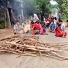 খাগড়াছড়ি-চট্টগ্রাম সড়ক অবরোধ, দুর্ভোগে যাত্রীরা