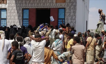 সৌদি হামলায় ইয়েমেনে নিহত ১৪, এডেন বিমানবন্দর লক্ষ্য করে বিদ্রোহীদের হামলা